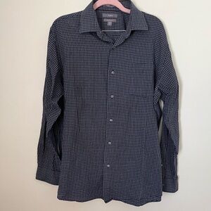 Men’s modern fit dress shirt